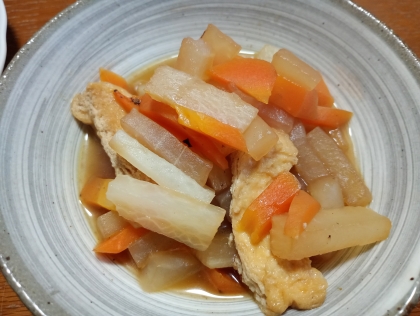大根とにんじんと栃尾の油揚げの煮物