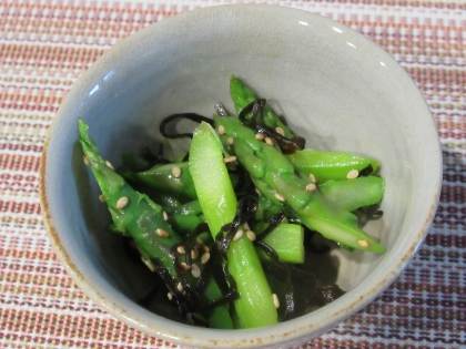 もう一品に、塩昆布を和えるだけでパッと作れますね！
ごま油の風味も良く、美味しくいただきました♪