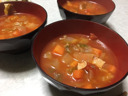 とんとこ刻めばあとはホタラカシ〜、でこんなに素敵なそしてもちろん栄養たっぷりスープができました。おいしい提案ドウモゴチソ様！