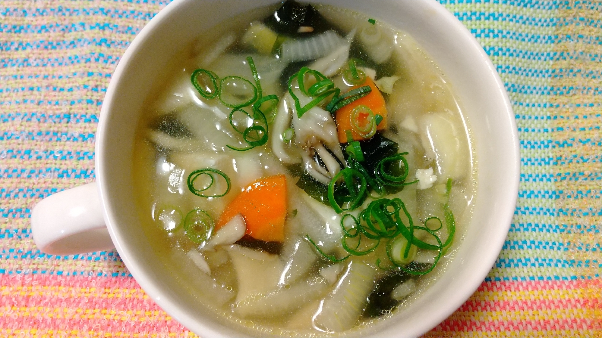 豆腐と玉ねぎと舞茸のシャンタンスープ
