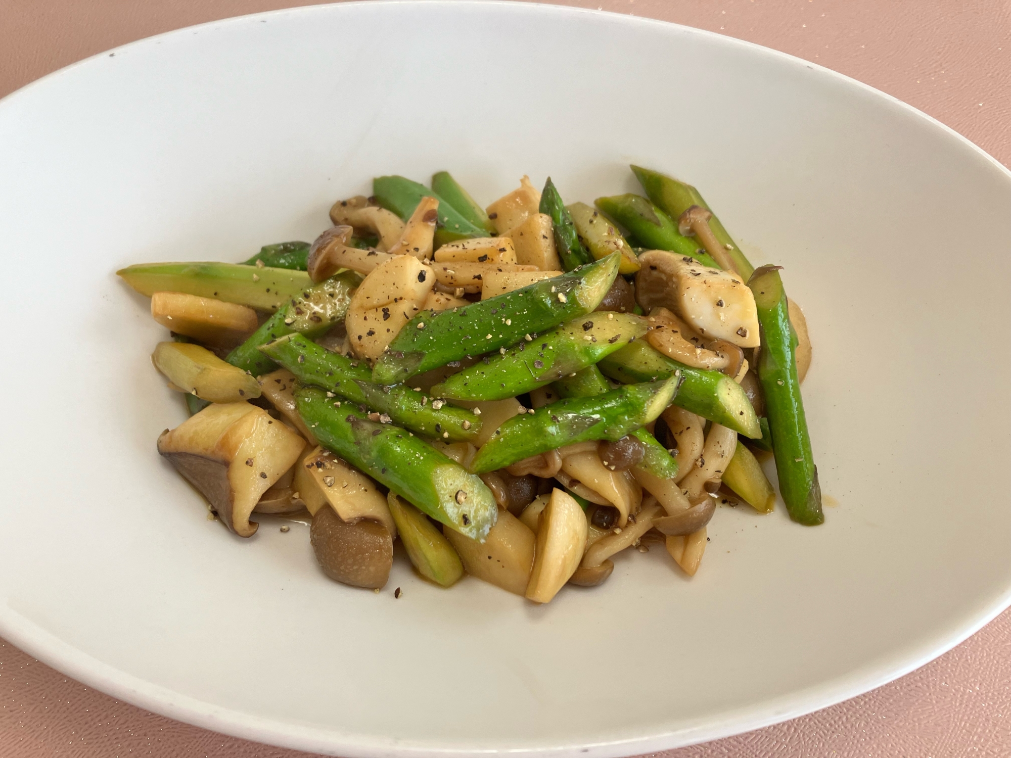 お肉使わず！⭐️キノコとアスパラのレモンソテー⭐️