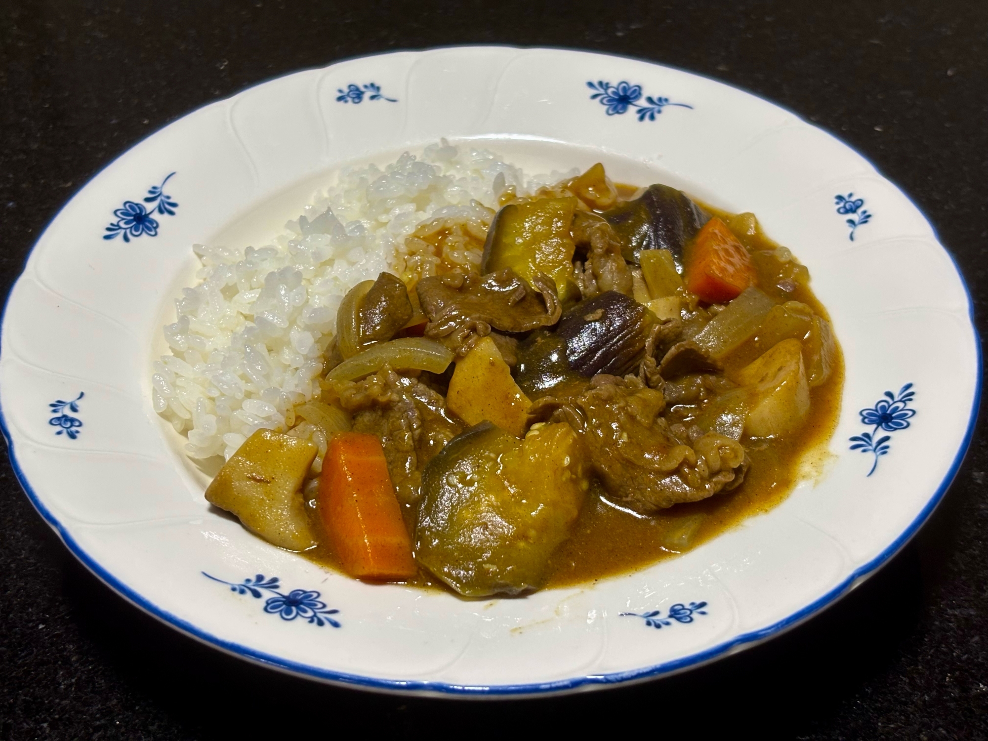 切った野菜にお肉をのせて蒸す！栄養たっぷりカレー♪