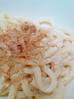 マヨネーズと鰹節で簡単サラダうどん