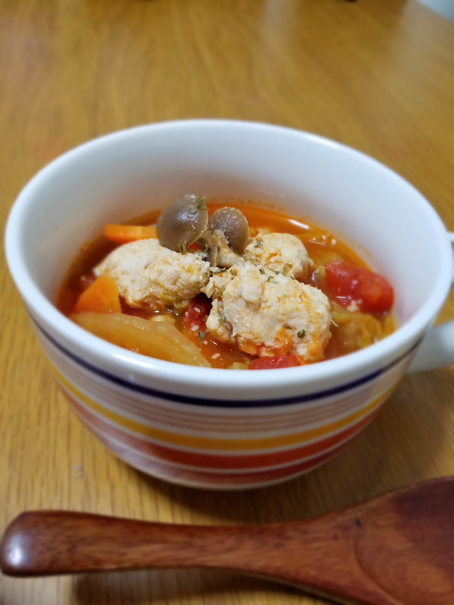 ふわふわ鶏団子ととろとろ白菜のトマトスープ