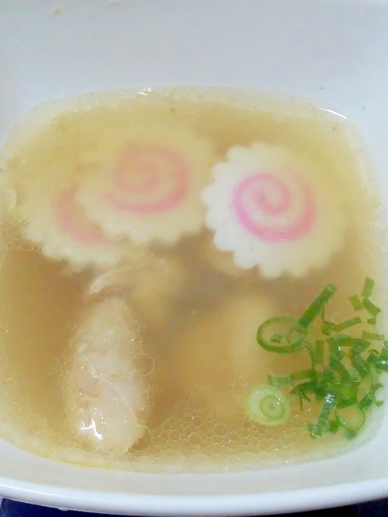 簡単★鶏モモ肉となるとの中華スープ