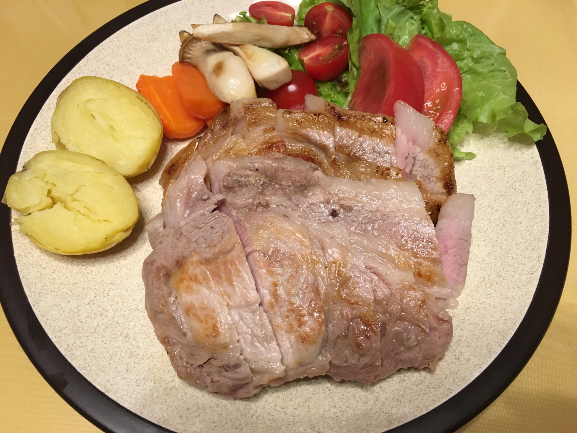 肉厚！ポークステーキをふっくら美味しく焼くコツ