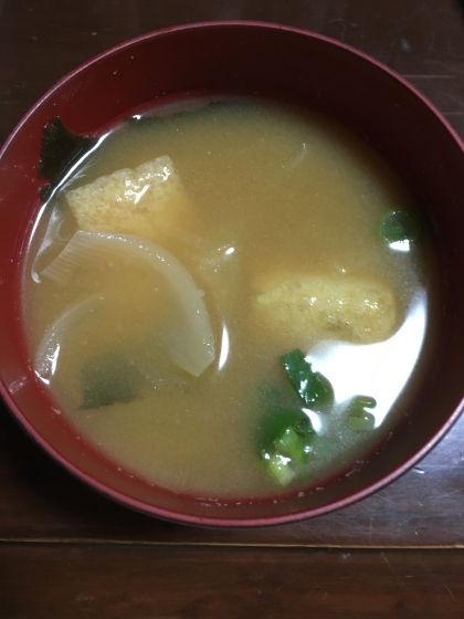 簡単！ 油揚げと玉ねぎの味噌汁