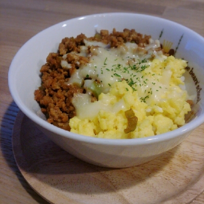 簡単☆味噌そぼろチーズ丼