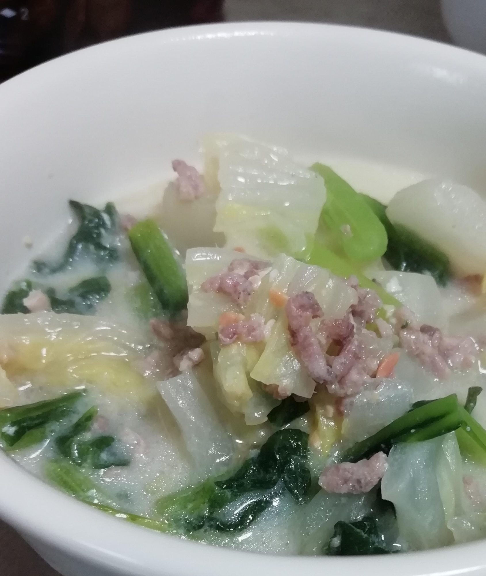 白菜と小松菜の豆乳スープ