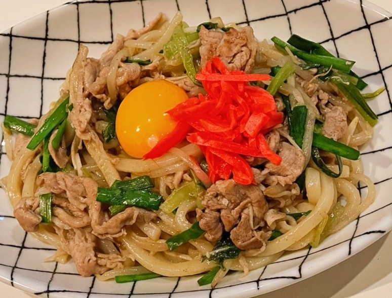 ニラとチンゲン菜の中華風焼きうどん