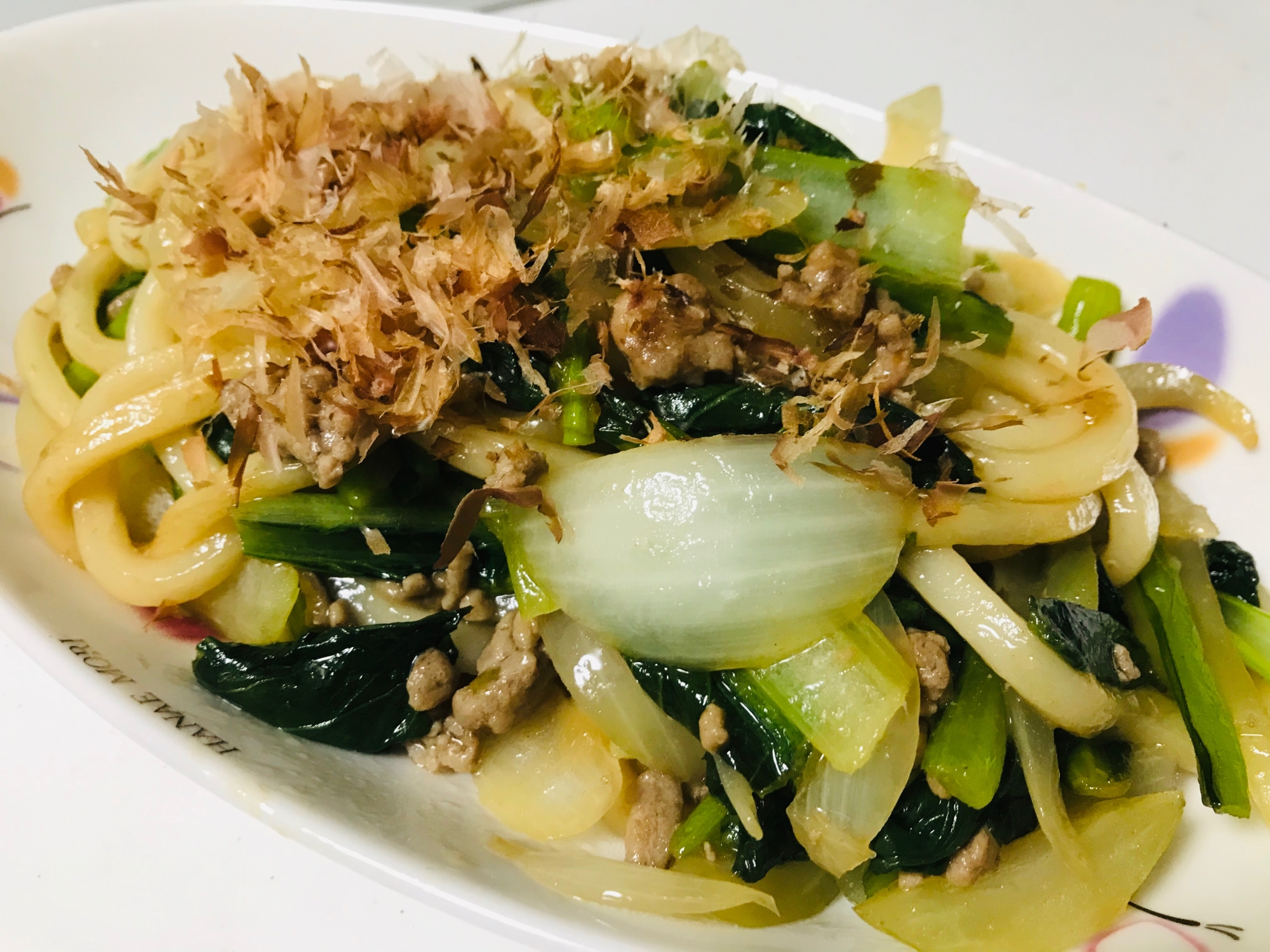 簡単晩ご飯！小松菜と挽き肉の焼うどん♫