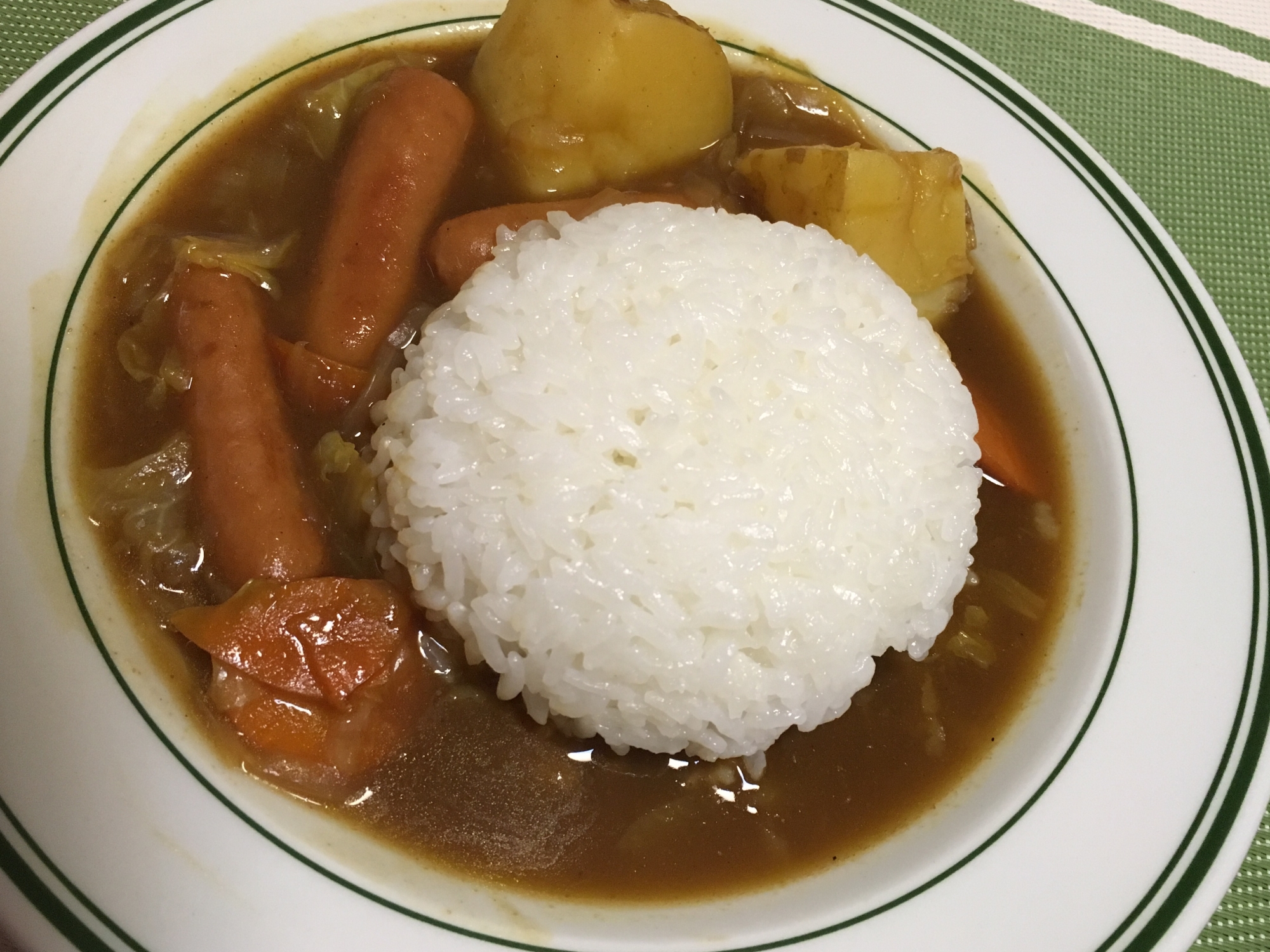 とろとろキャベツとソーセージのカレー