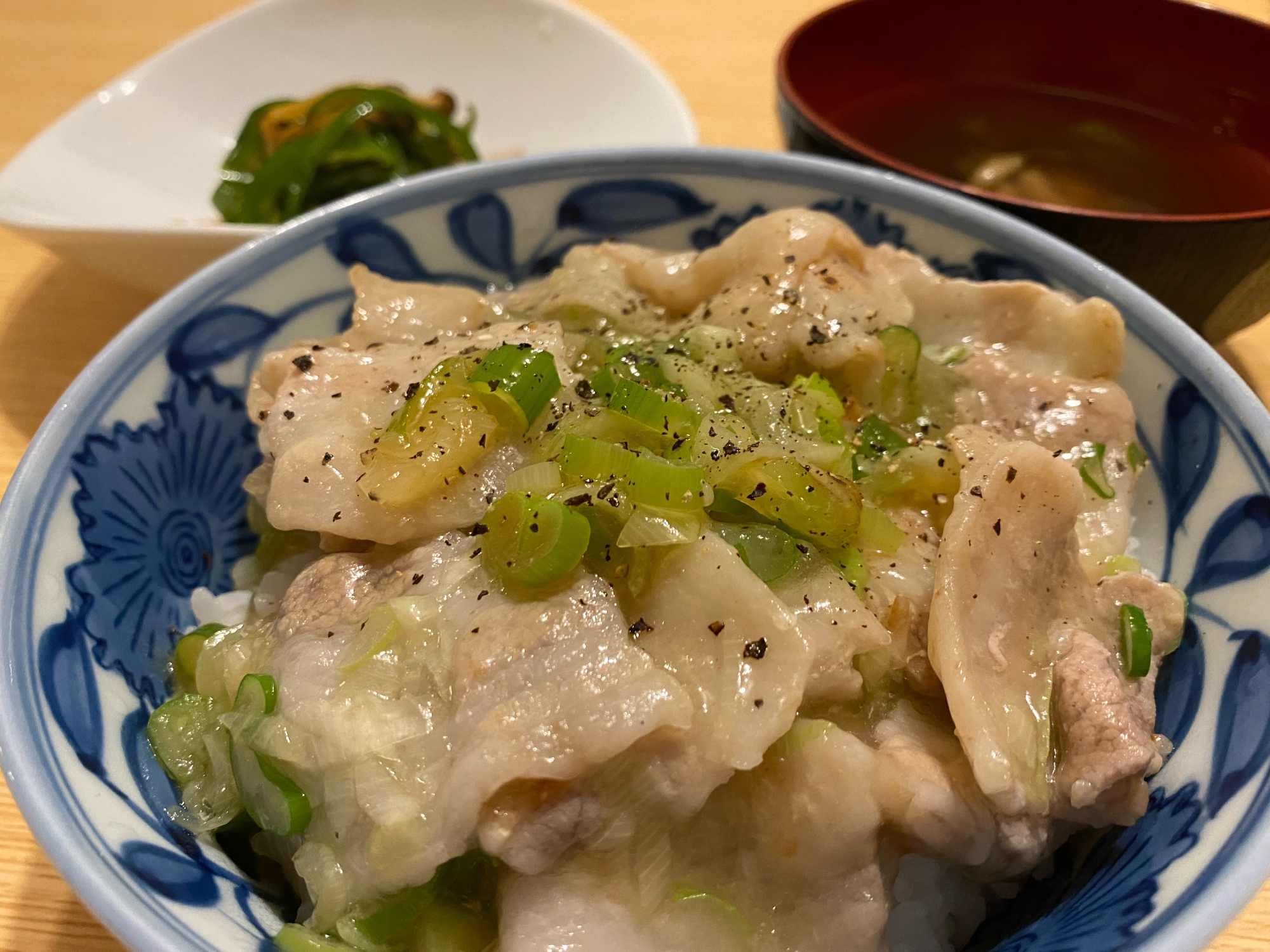 やみつき！豚バラのネギ塩ダレ丼！