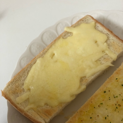 レモン風味のチーズトースト