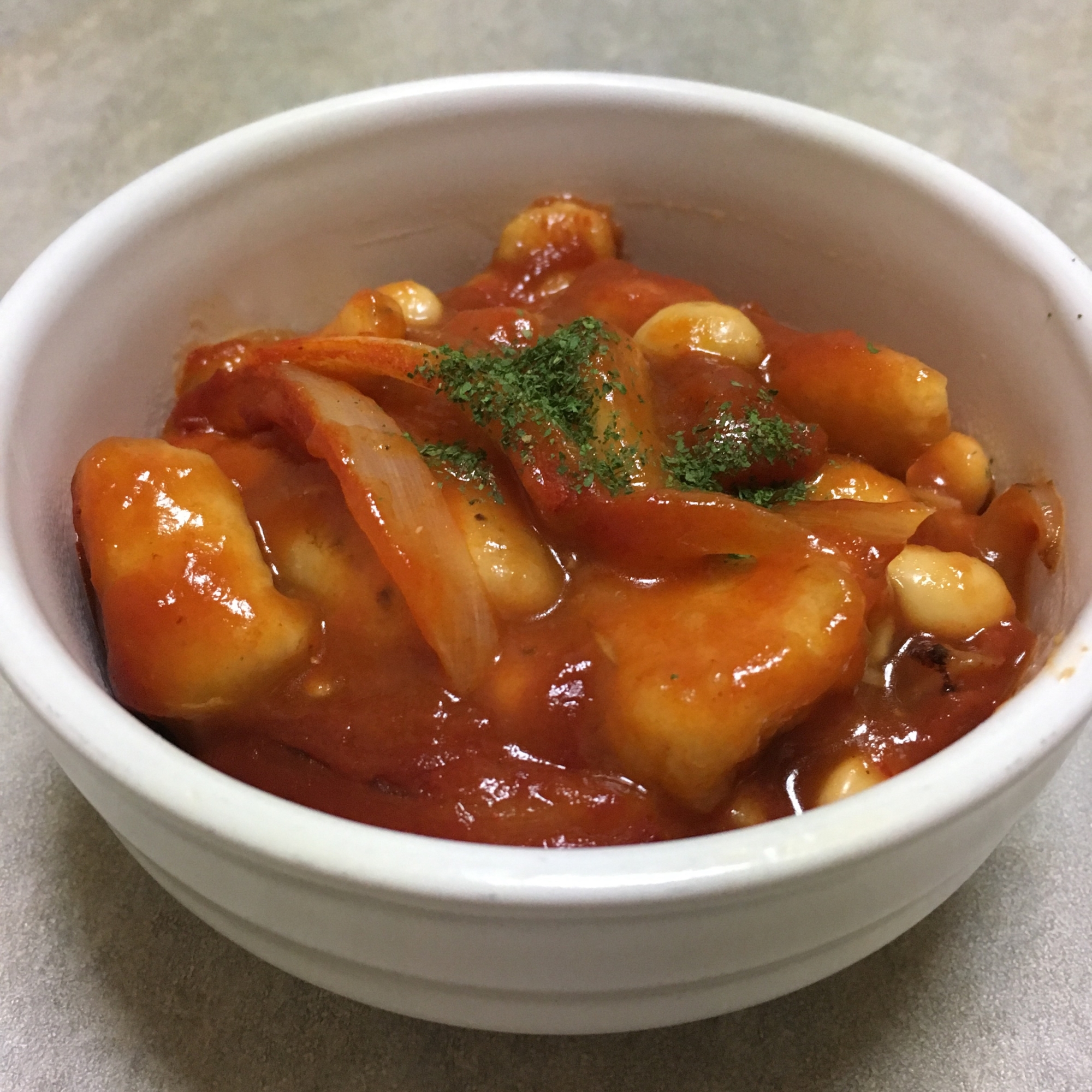 鶏むね肉と大豆のトマト缶煮込み♪