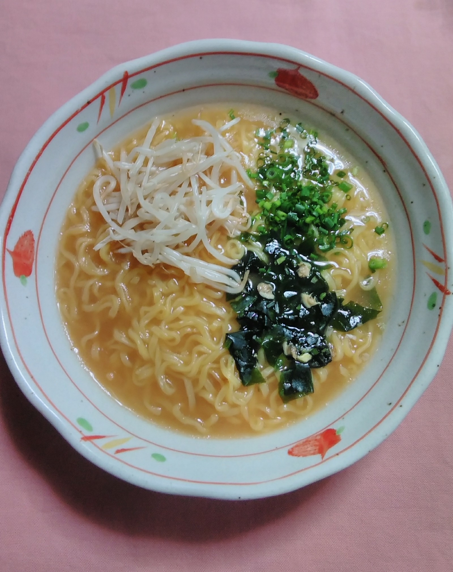 しじみとわかめ入り味噌ラーメン