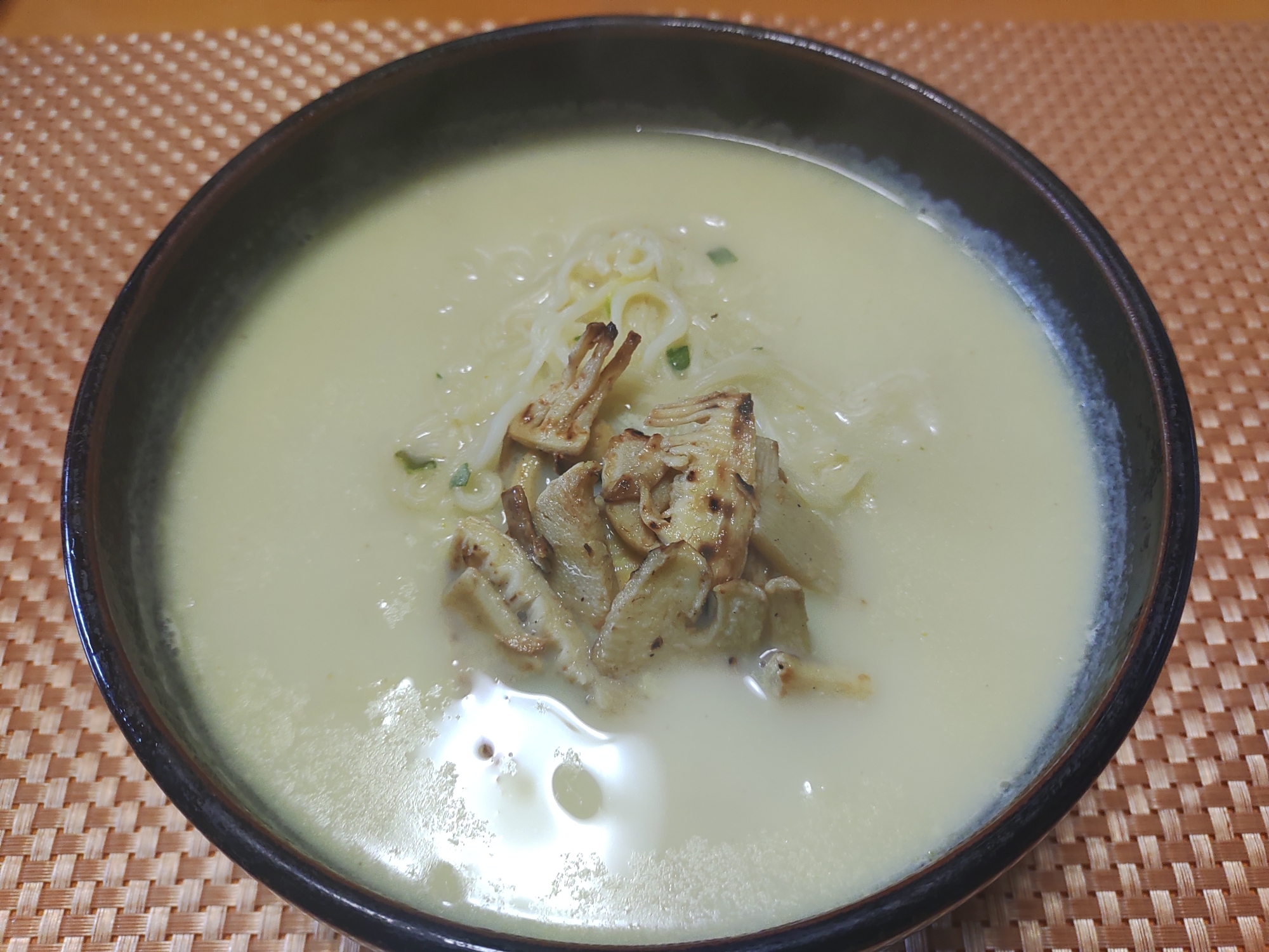 グリーンカレー風塩ラーメン