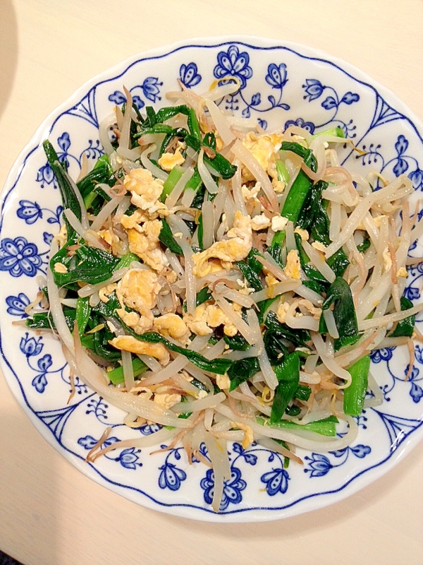 シャキシャキ！ご飯が進むニラとモヤシと卵の中華炒め