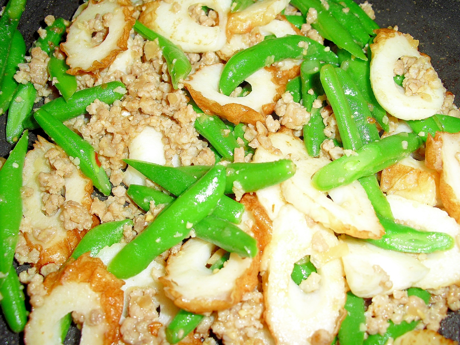 万能肉味噌で♪我が家の“ちくわといんげんの炒め物”