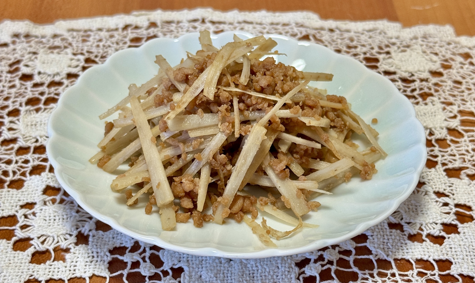 簡単お惣菜!作り置きの鶏そぼろで☆ごぼうのきんぴら