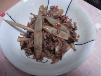 タイトル通り、ご飯がとっても進みます。おいしいです。ありがとうです。ごぼうおいしいですね。もりもりたべちゃいますよ。ちょっと、ピリッとするところも、いいですね。