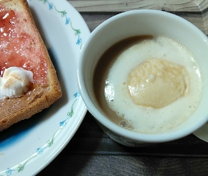 インスタントコーヒーを煮て美味しく♪（苺アイス）