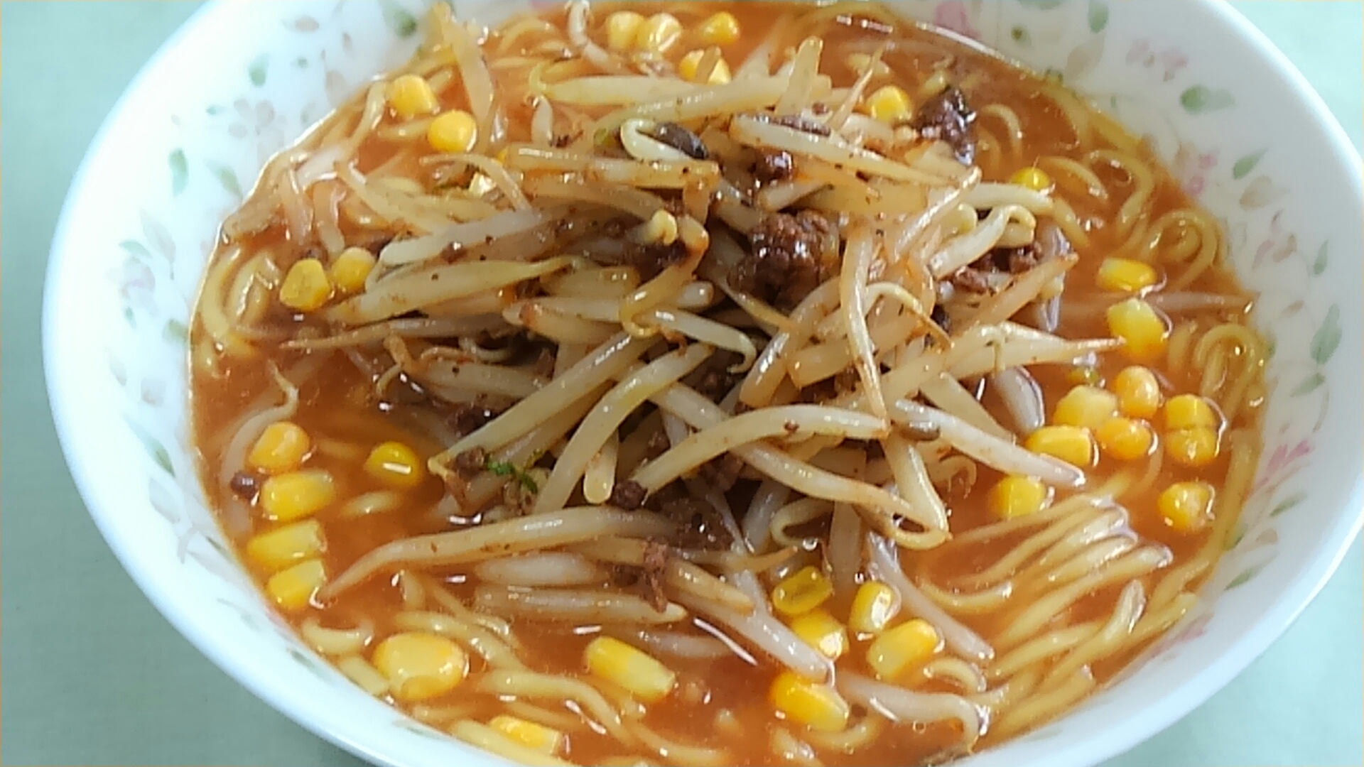 もやしと挽き肉とコーンの味噌ラーメン＊