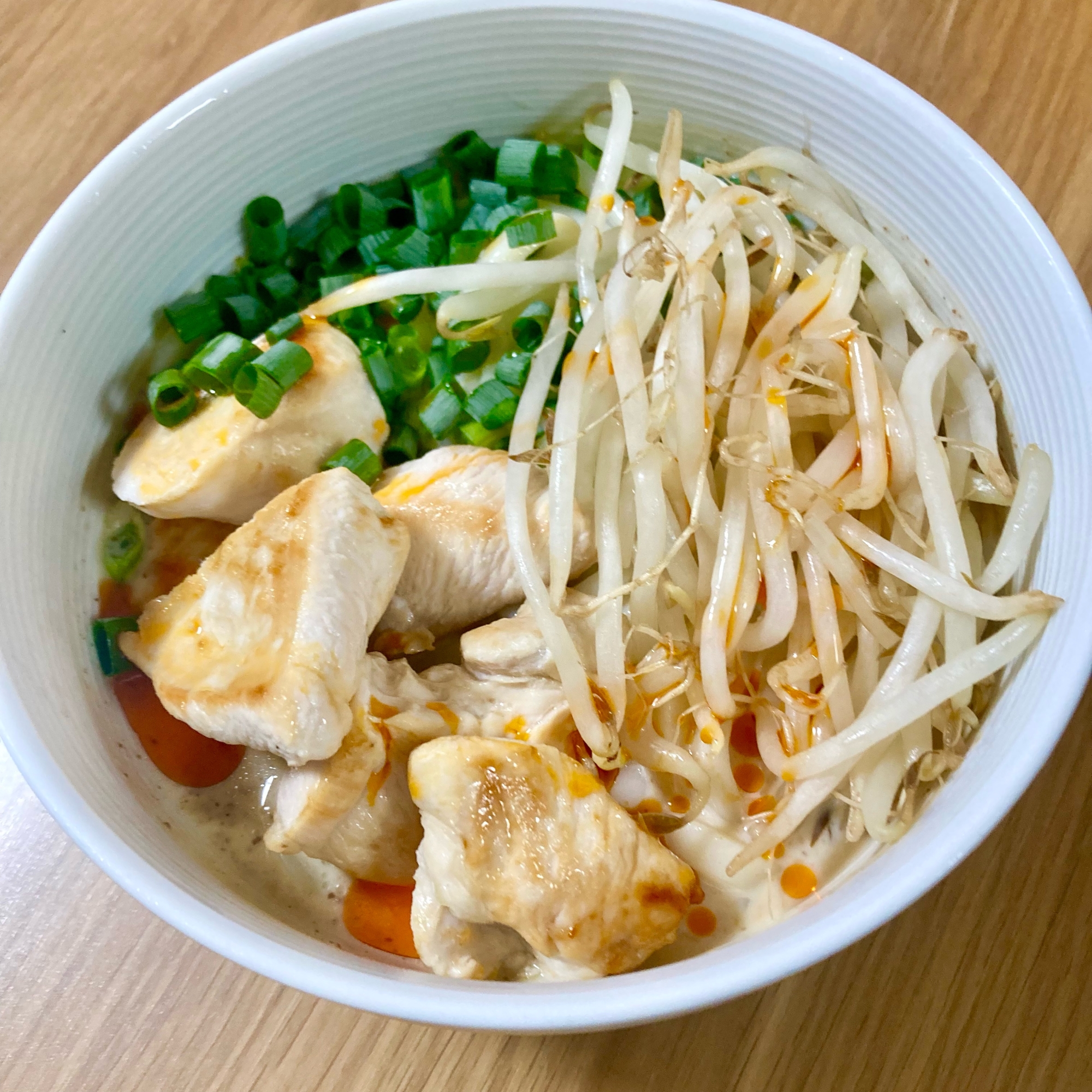 簡単!ごまドレッシングと牛乳で濃厚坦々うどん