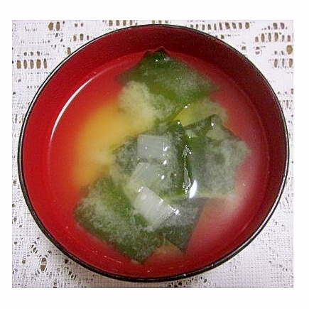 たまねぎと生わかめの味噌汁（液体みそ）