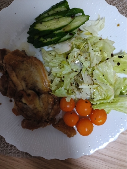 皮はパリッ身はジュワッ！チキンソテー ミントソース