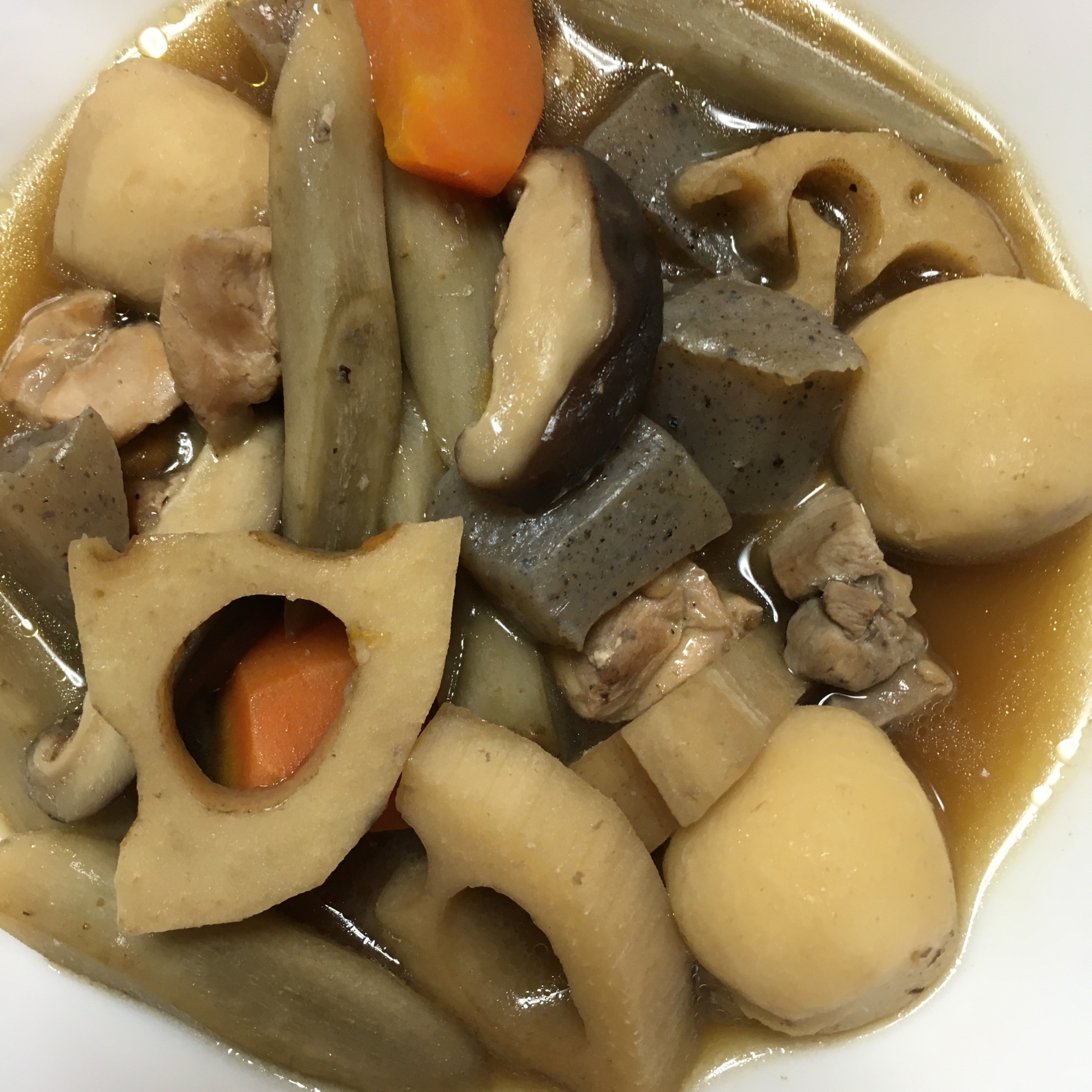 ごぼうにんじん里芋こんにゃく椎茸鶏肉の筑前煮 レシピ 作り方 By Kodaru 楽天レシピ