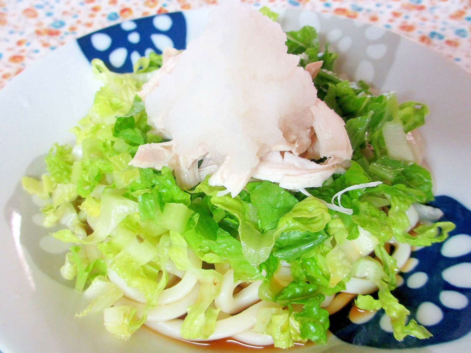 蒸し鶏とおろしのサラダうどん