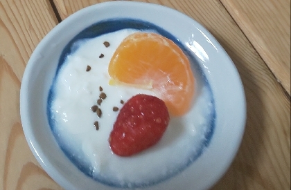 ヨーグルトに♪いちごみかんコーヒーを
