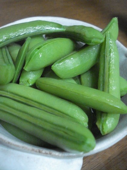 シンプルな食べ方は素材の持ち味を生かしますね。
ビールが進みます♪