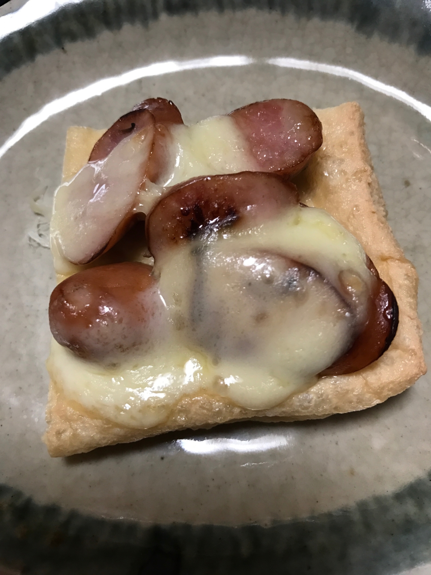 ★ウインナーの焼肉だれの油揚げピザ