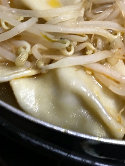 水餃子で╰(*´︶`*)╯もやしと白菜のスープ☆