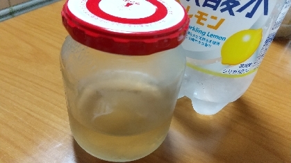 初めて作ってみました。レモンがなかったのでレモン入り炭酸水で割ってみました(^^; 爽やかですねー、手作りできるんですねー。また作ってみます！