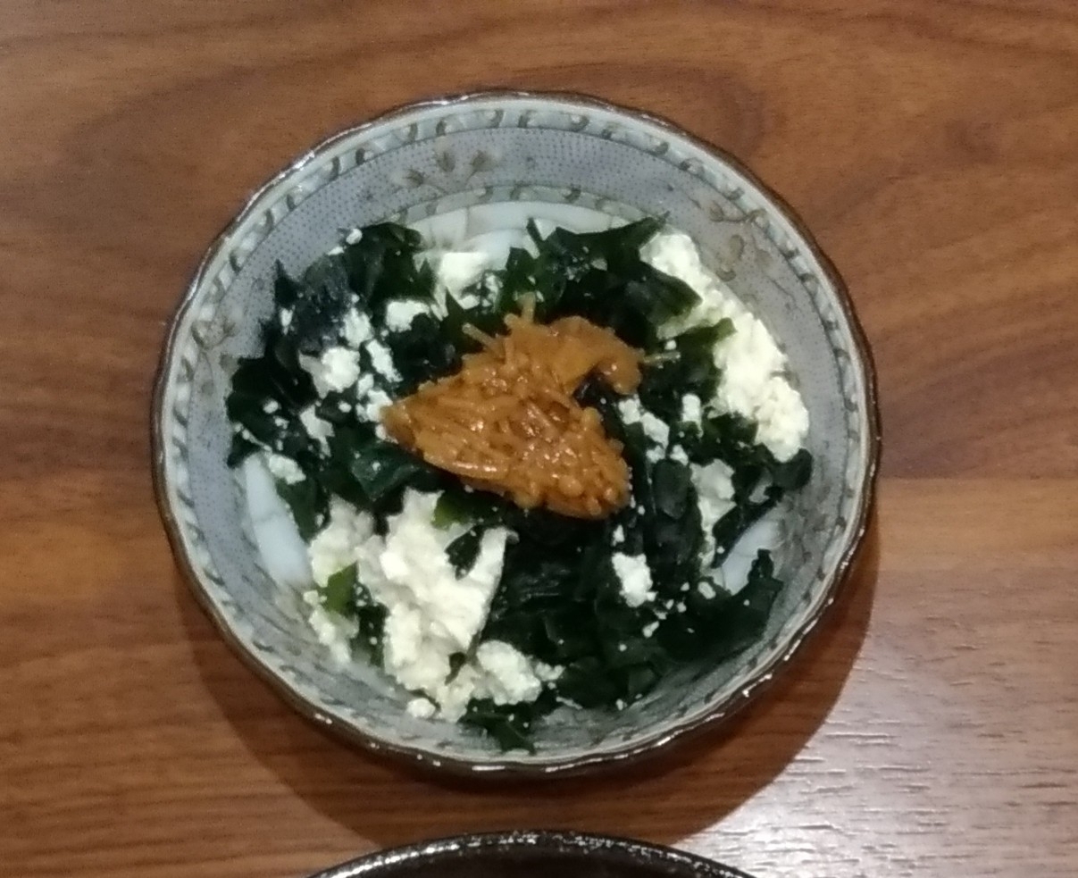 ワカメと豆腐のなめ茸がけ