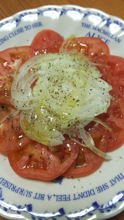 トマトとスライスオニオンの簡単サラダ