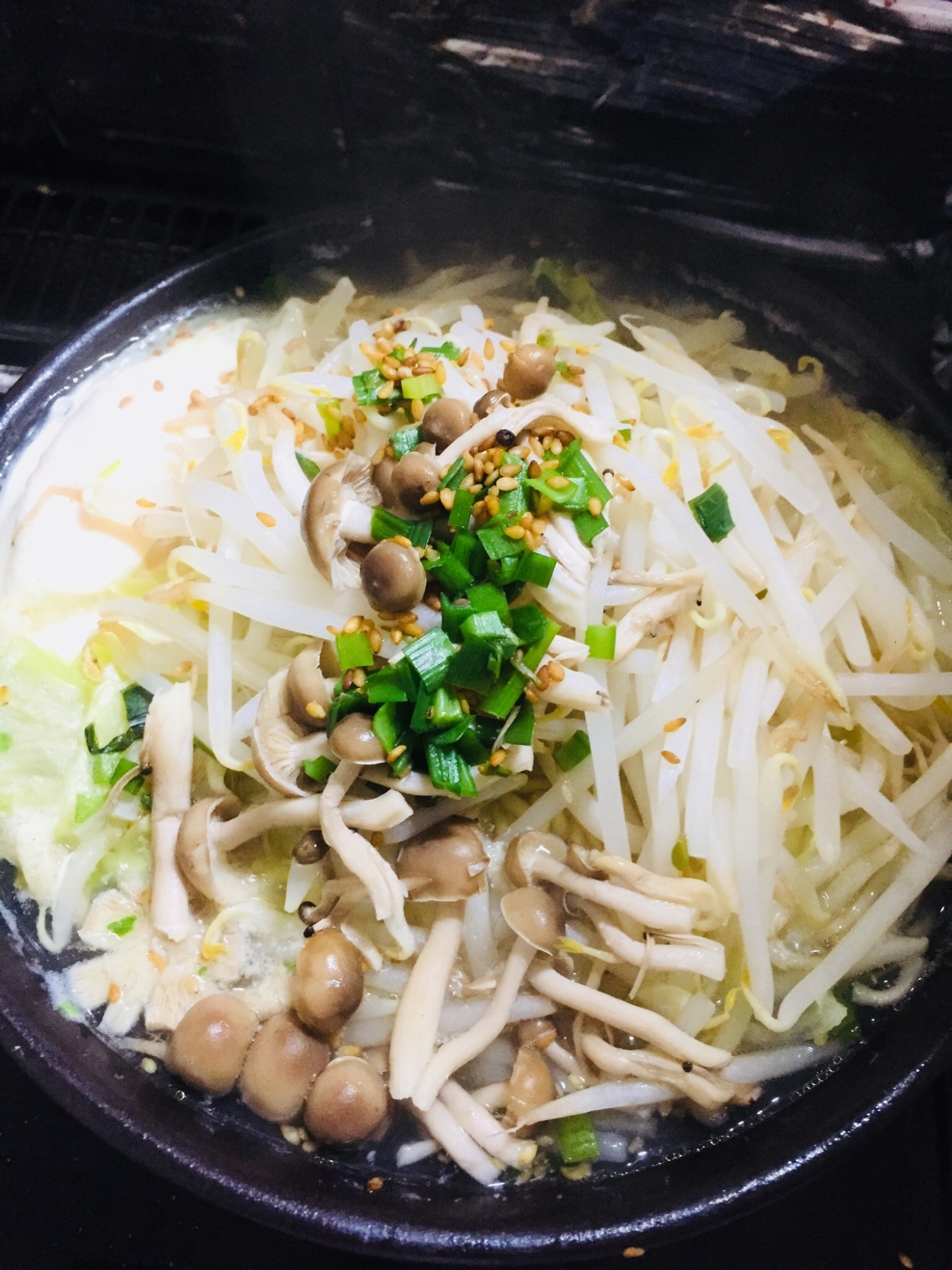 タジン鍋で野菜たっぷりのインスタントラーメン