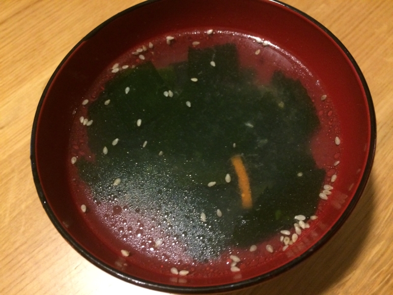 簡単ワカメスープ 昆布茶とニンニクチューブで レシピ 作り方 By もよーに 楽天レシピ