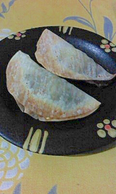 餃子の皮でピリ辛納豆チーズせんべいもどき レシピ 作り方 By Mii1906 楽天レシピ