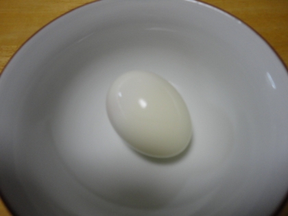 ゆで卵がツルンとできるとうれしくなりますね。