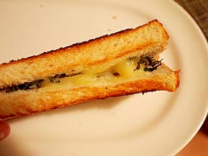 挟んで焼いて！　大葉とチーズのサンドウィッチ