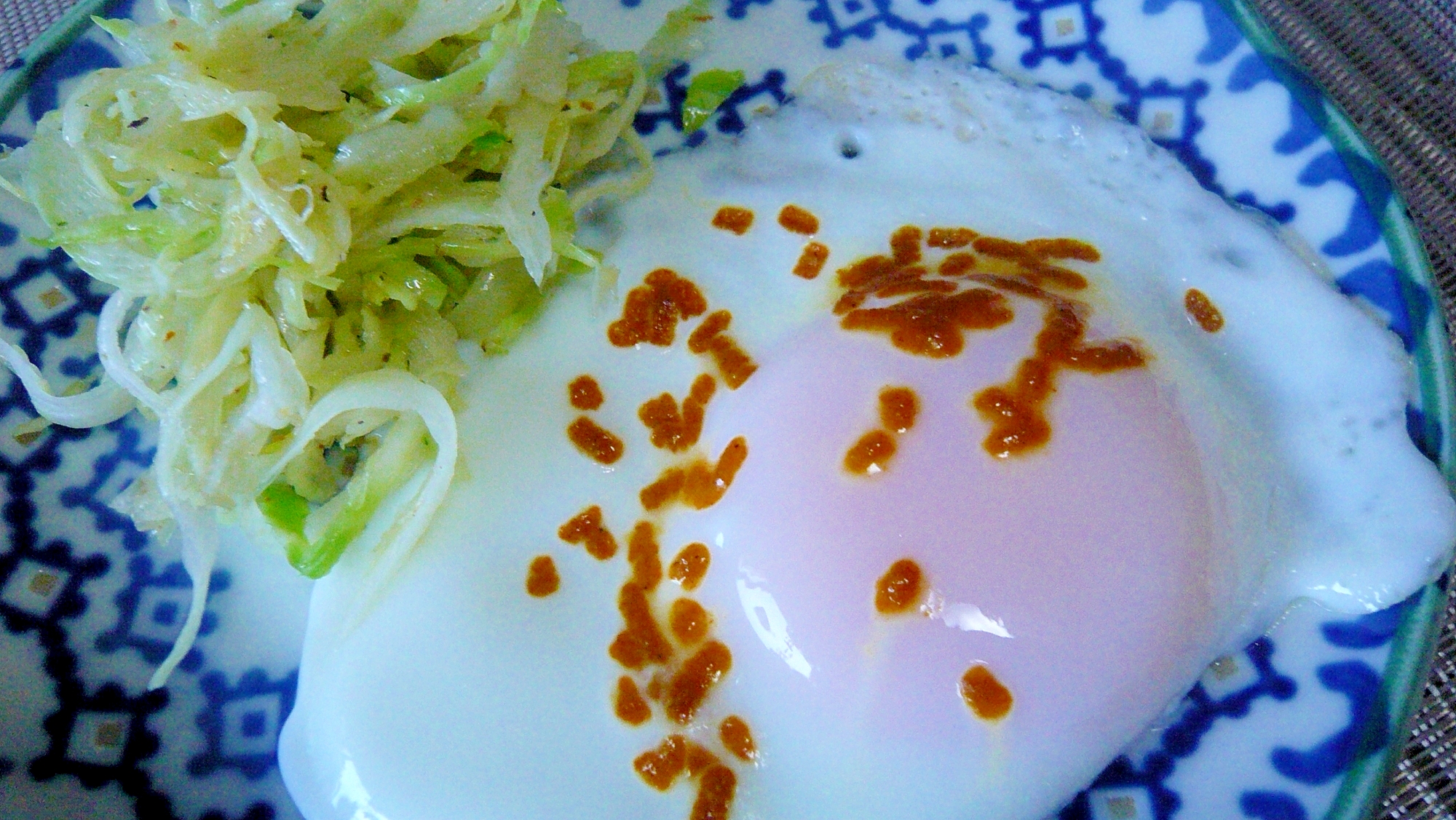 ♥　カレーコンソメの目玉焼き！キャベツ添え　♥