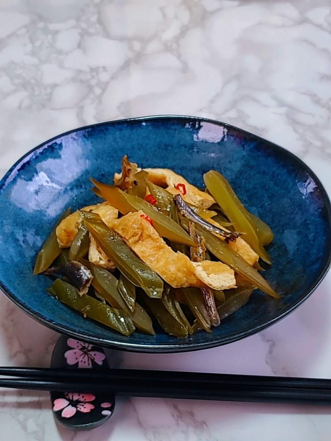 茎ワカメと油揚げのイリコ煮