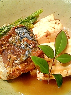 時間のない時・・・さばの味噌煮缶で豆腐の煮もの♪