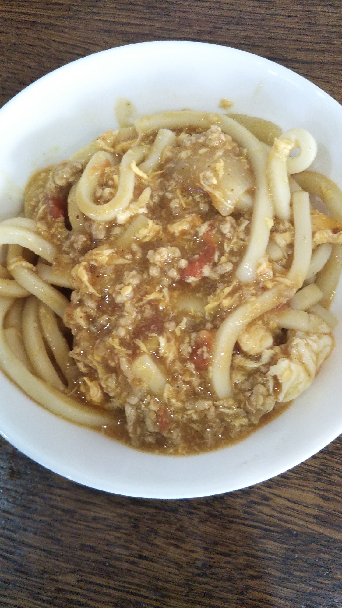 卵とトマトのカレーうどん