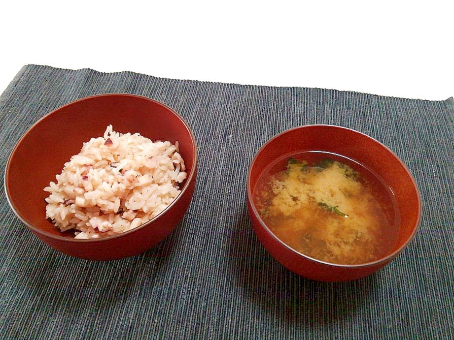 切って入れるだけ！たこ飯にダシでひと味変える味噌汁