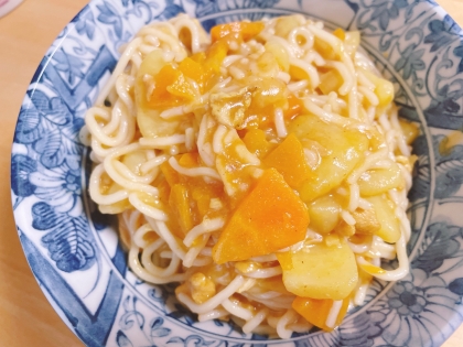 中華麺が余っていたので、参考にしました！
カレーラーメンは初めての試みでした(^^)